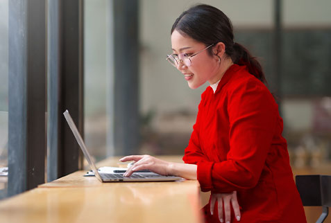 lady on laptop